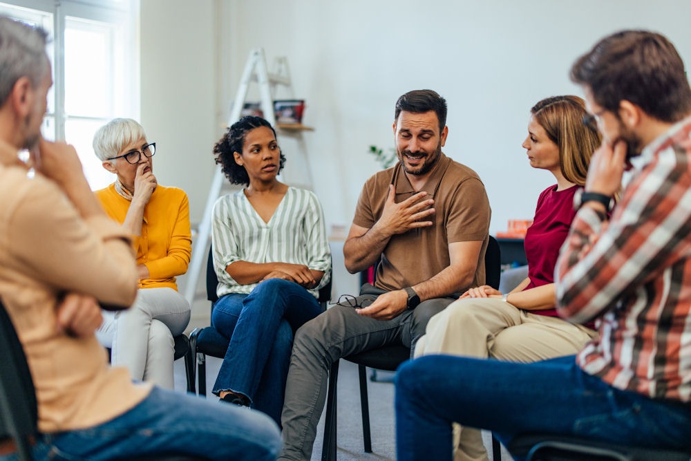 People with fentanyl addiction that are undergoing treatment and sitting in a circle